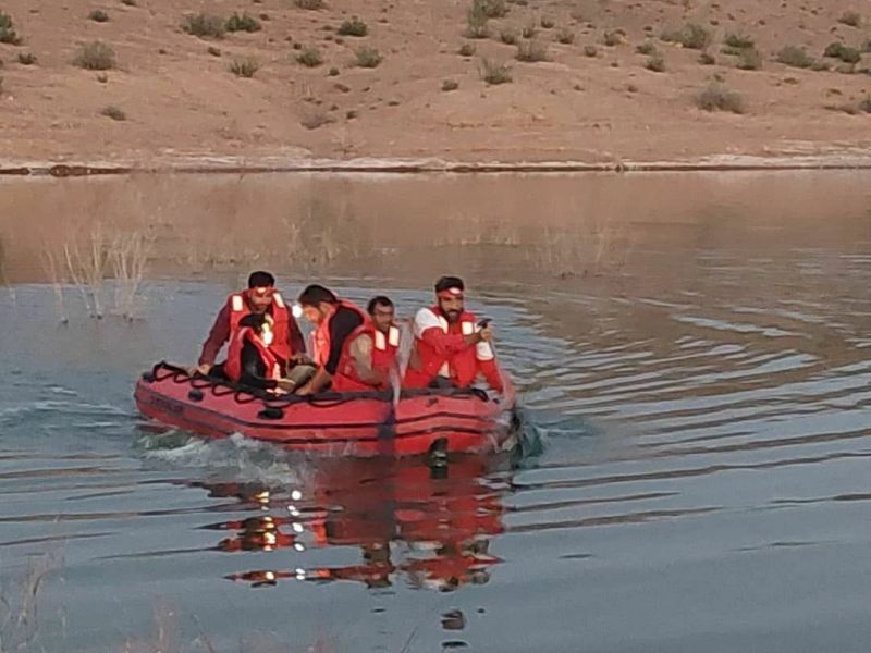 افراد گرفتار در سد فرخی شهرستان قاینات نجات یافتند افراد گرفتار در سد فرخی شهرستان قاینات نجات یافتند