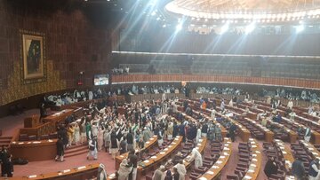 ریاست مجلس پاکستان طرح عدم اعتماد علیه عمران‌خان را رد کرد
