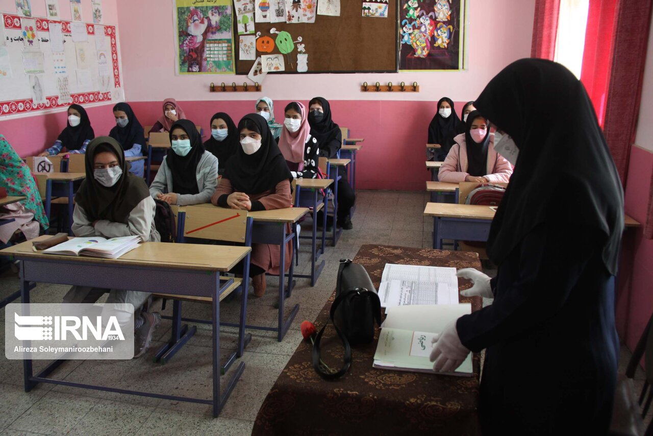 ارومیه - ایرنا - مدیرکل آموزش و پرورش آذربایجان غربی گفت: 12 معلم این...