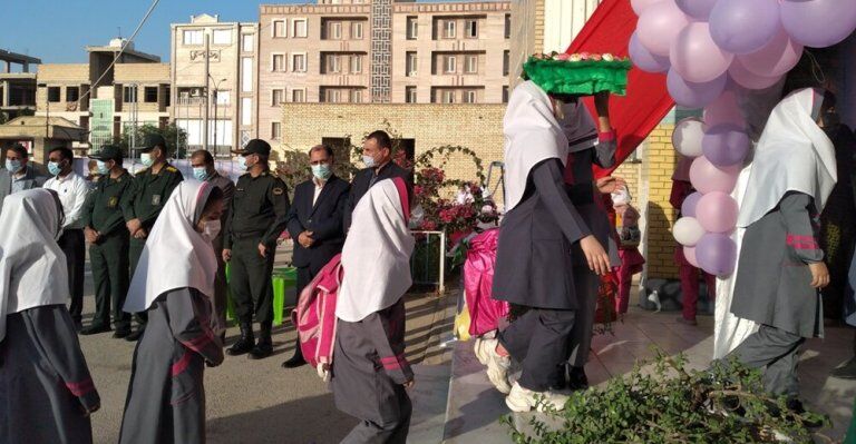 آموزش حضوری در ۸۰۰ کلاس درس شهرستان گناوه آغاز شد