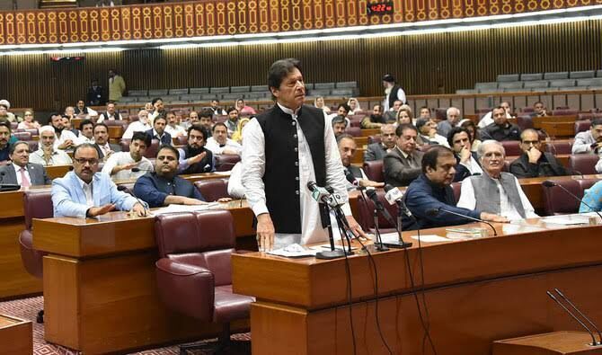 Le président pakistanais a annoncé la dissolution du parlement