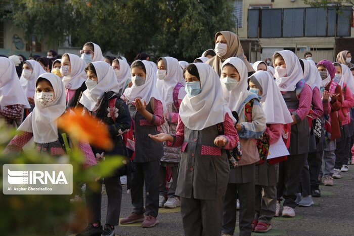  استقبال دانش‌آموزان و معلمان گلستانی از برگزاری حضوری کلاس‌های درس
