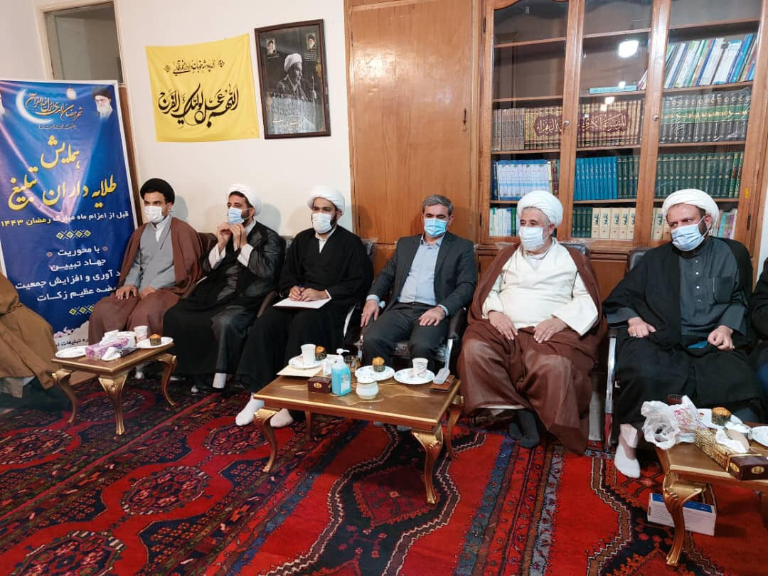 روحانیون طلایه داران جهاد تبیین هستند