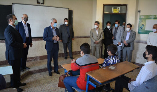 دانش‌آموزان باید زندگی کردن در شرایط کرونا را بیاموزند