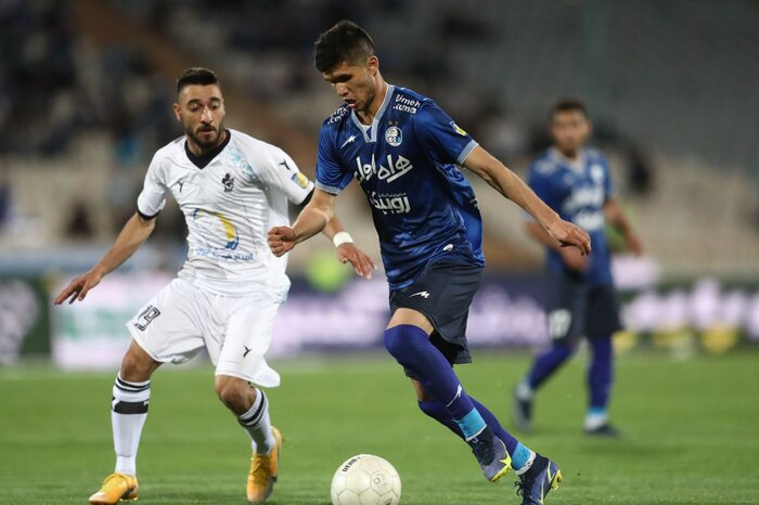 استقلال ۱۰ نفره هم نباخت/فرهاد هدیه پرسپولیس را پس فرستاد