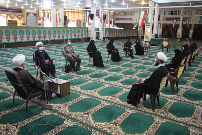 امام جمعه بوشهر: برای اشتغال خواهران طلاب تدبیر شود