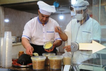 حلیم خوشمزه و مقوی پای ثابت سفره های افطاری در قصرشیرین