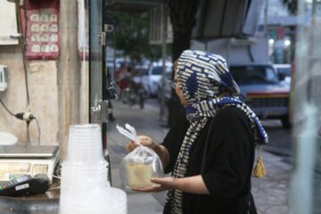 حلیم خوشمزه و مقوی پای ثابت سفره های افطاری در قصرشیرین