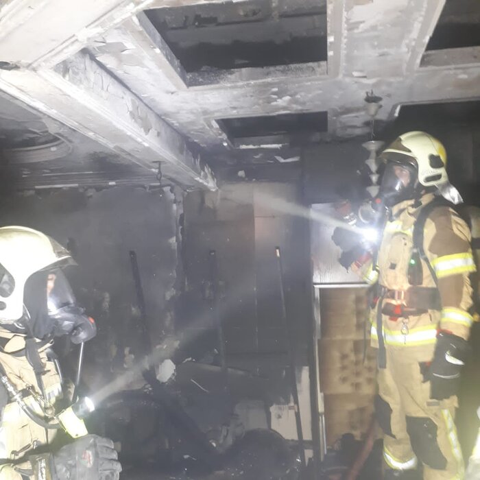 ساختمان مسکونی ۵ طبقه در افسریه تهران طعمه حریق شد/ ۲ مصدوم، ۲۰ نجاتیافته