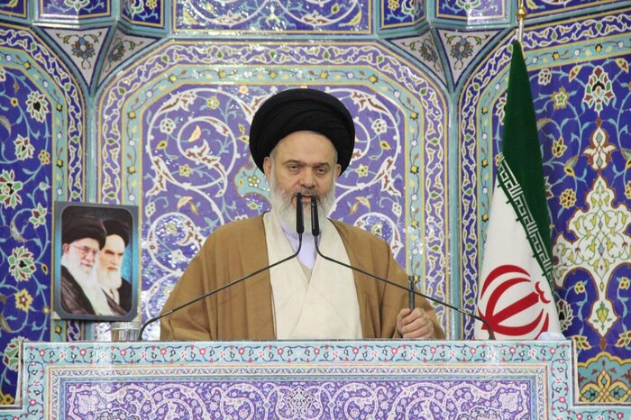 امامان جمعه سراسر کشور: هدف دشمن ایجاد تفرقه بین شیعه و سنی است