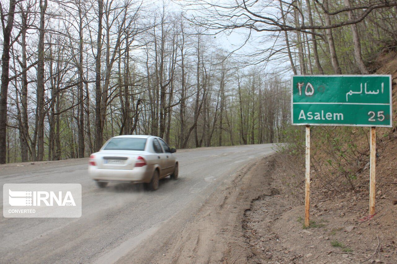 تردد کامیونها آسفالت جاده اسالم به خلخال را از بین برده است/ در صورت ادامه این روند اقدام میکنیم تردد کامیونها آسفالت جاده اسالم به خلخال را از بین برده است/ در صورت ادامه این روند اقدام میکنیم