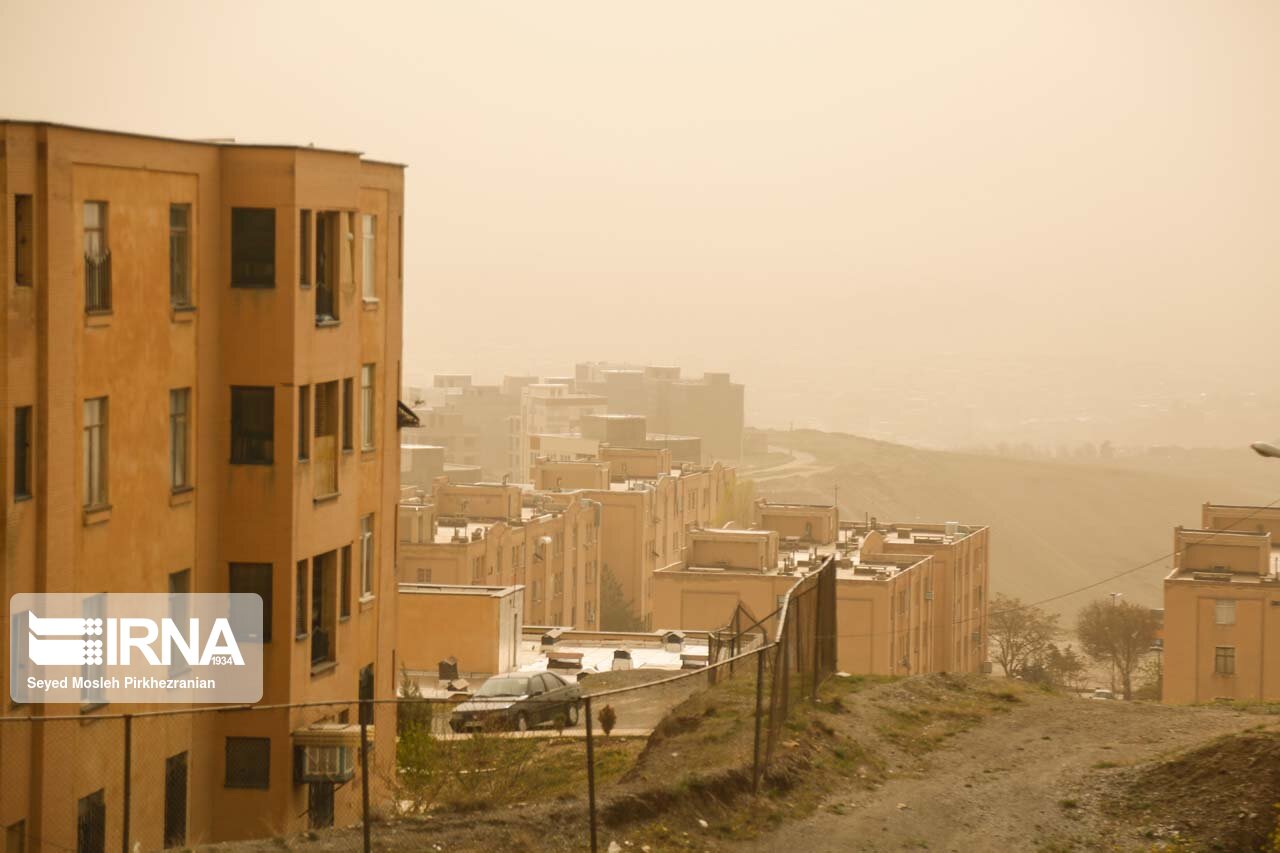 گرد و خاک مدارس برخی شهرستانهای کردستان را تعطیل کرد گرد و خاک مدارس برخی شهرستانهای کردستان را تعطیل کرد