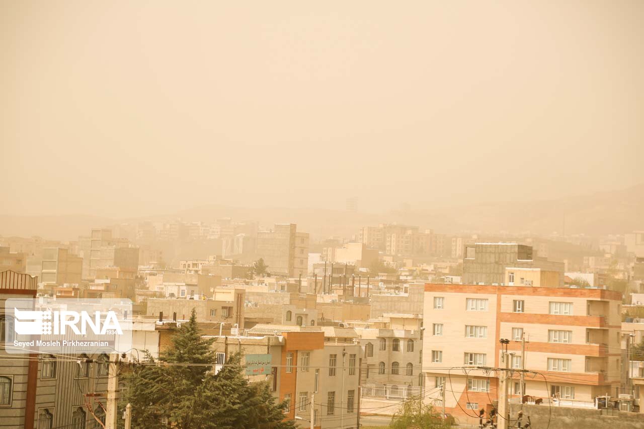 هواشناسی: گردو خاک در راه استان فارس است