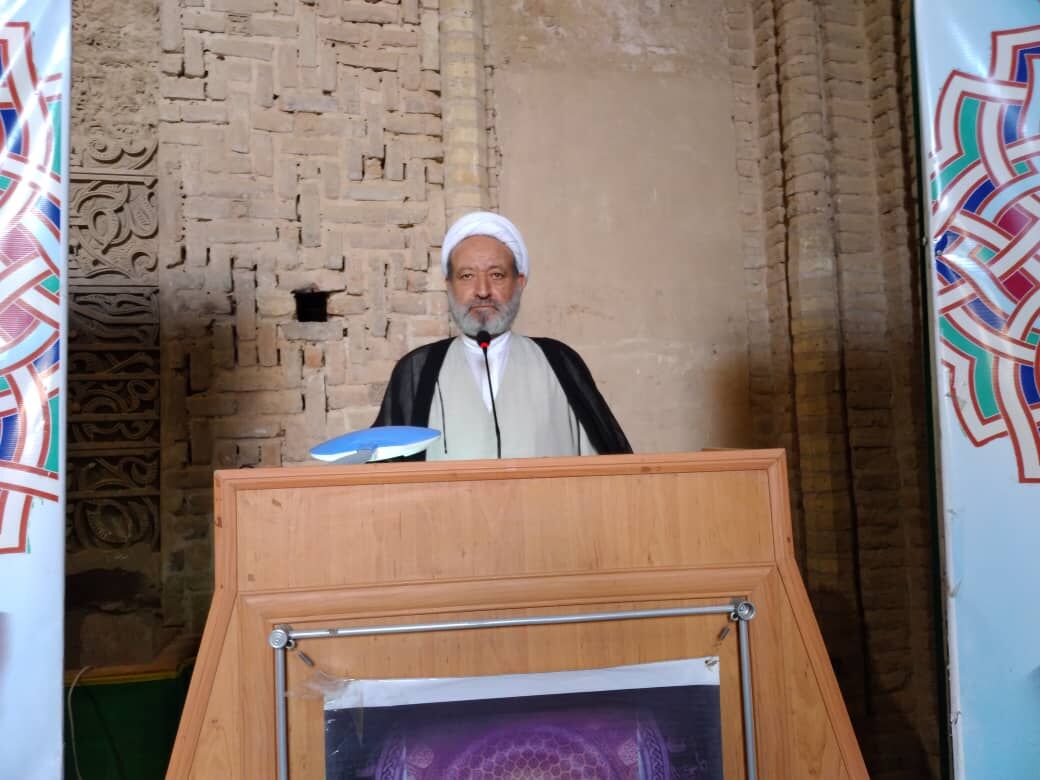 امام جمعه اردستان: هدف تکفیری‌ها از جنایت در حرم امام رضا(ع) سنی‌هراسی است
