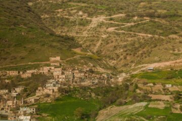 طبیعت بهاری مسیر کامیاران به سروآباد