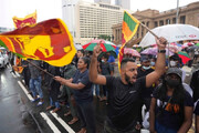سریلانکایی‌ها برای دومین روز متوالی، ورودی دفتر رئیس جمهوری را بستند