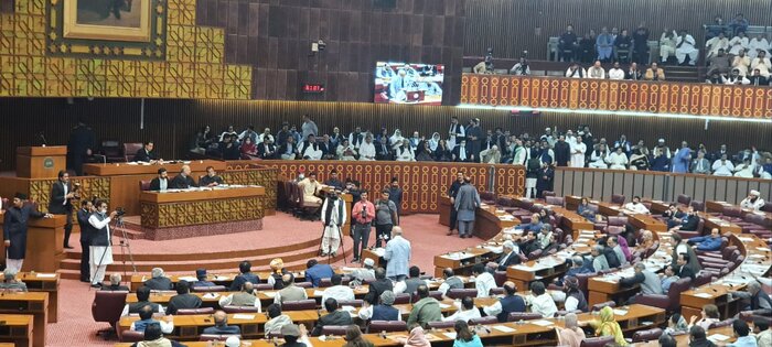 نخست وزیر جدید پاکستان: حامی توسعه تجارت با ایران هستیم