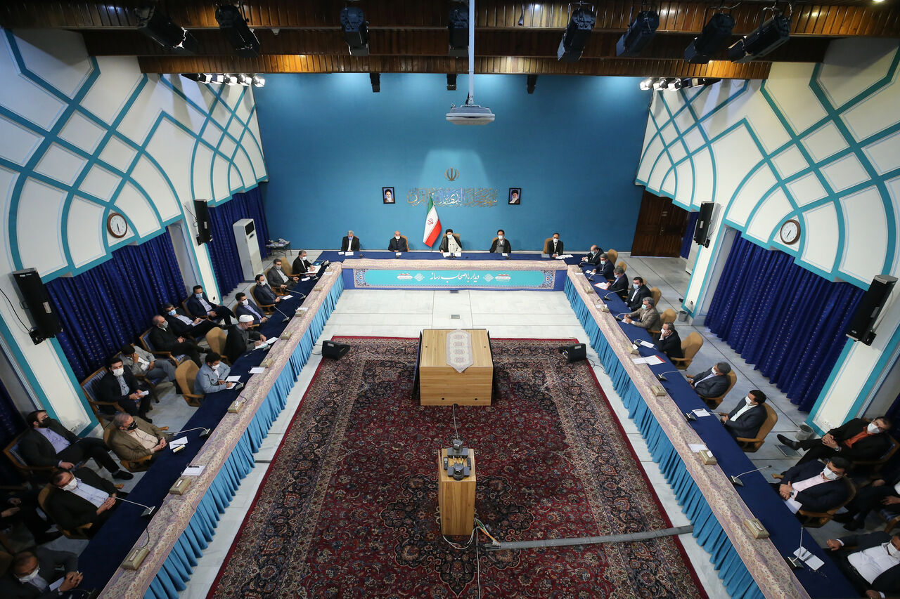 سه روایت کوتاه از افطاری صمیمانه رئیسی با اصحاب رسانه سه روایت کوتاه از افطاری صمیمانه رئیسی با اصحاب رسانه