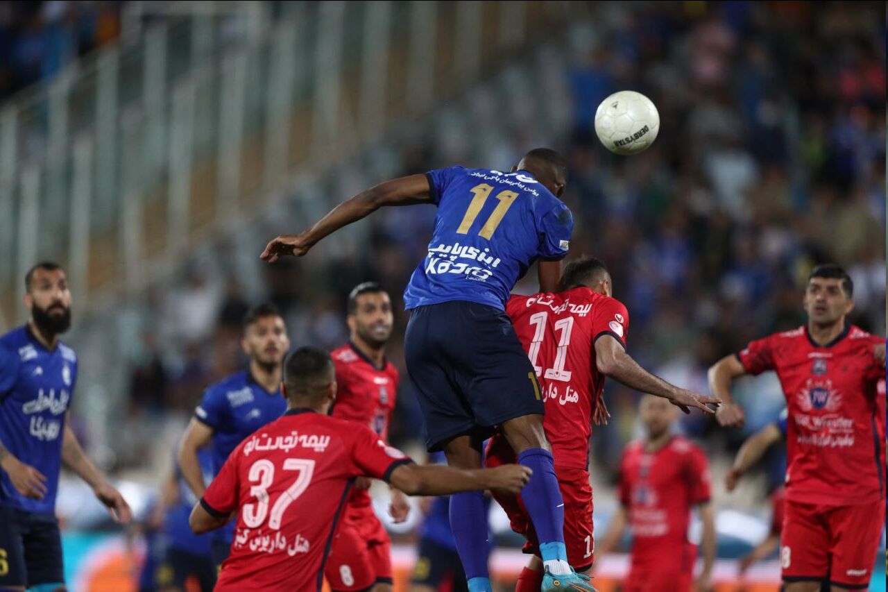 حواشی دیدار استقلال-نساجی؛ گلایه هواداران از گرانی بلیت بازی‌ها