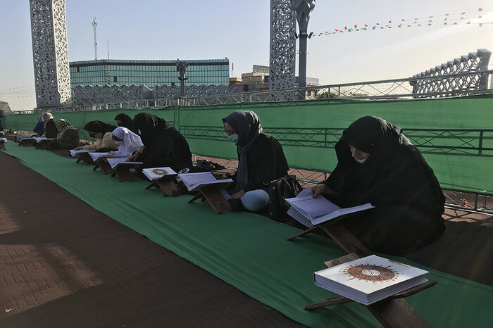 کرسی تلاوت تا سفرههای افطاری ساده در میدان امام حسین (ع) پایتخت