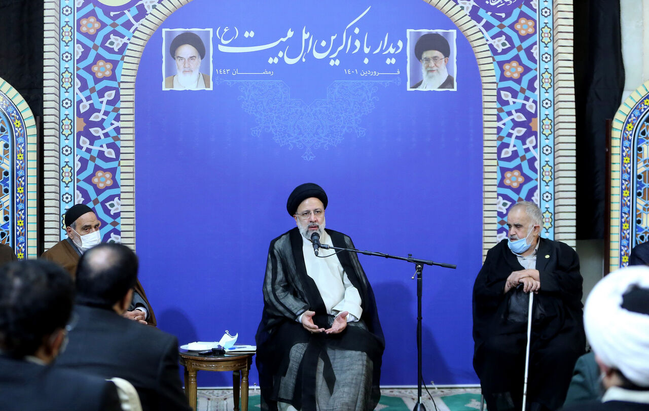 نگاه دولت به بیرون مرزها نیست/بانیان وضع موجود نباید در عرصههای مدیریتی باشند