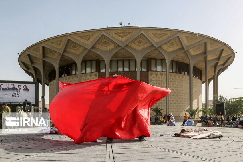 دست‌ها و قلم‌ها ترمیم کننده خلاء تئاتر انقلاب