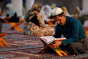 مسئولان ۱۲۰ خانه قرآن اهل سنت تجلیل شدند