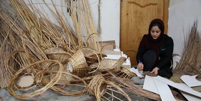 از سفال با برند جهانی تا منبتهای چشمنواز؛ همدان شهر صنایع دستی