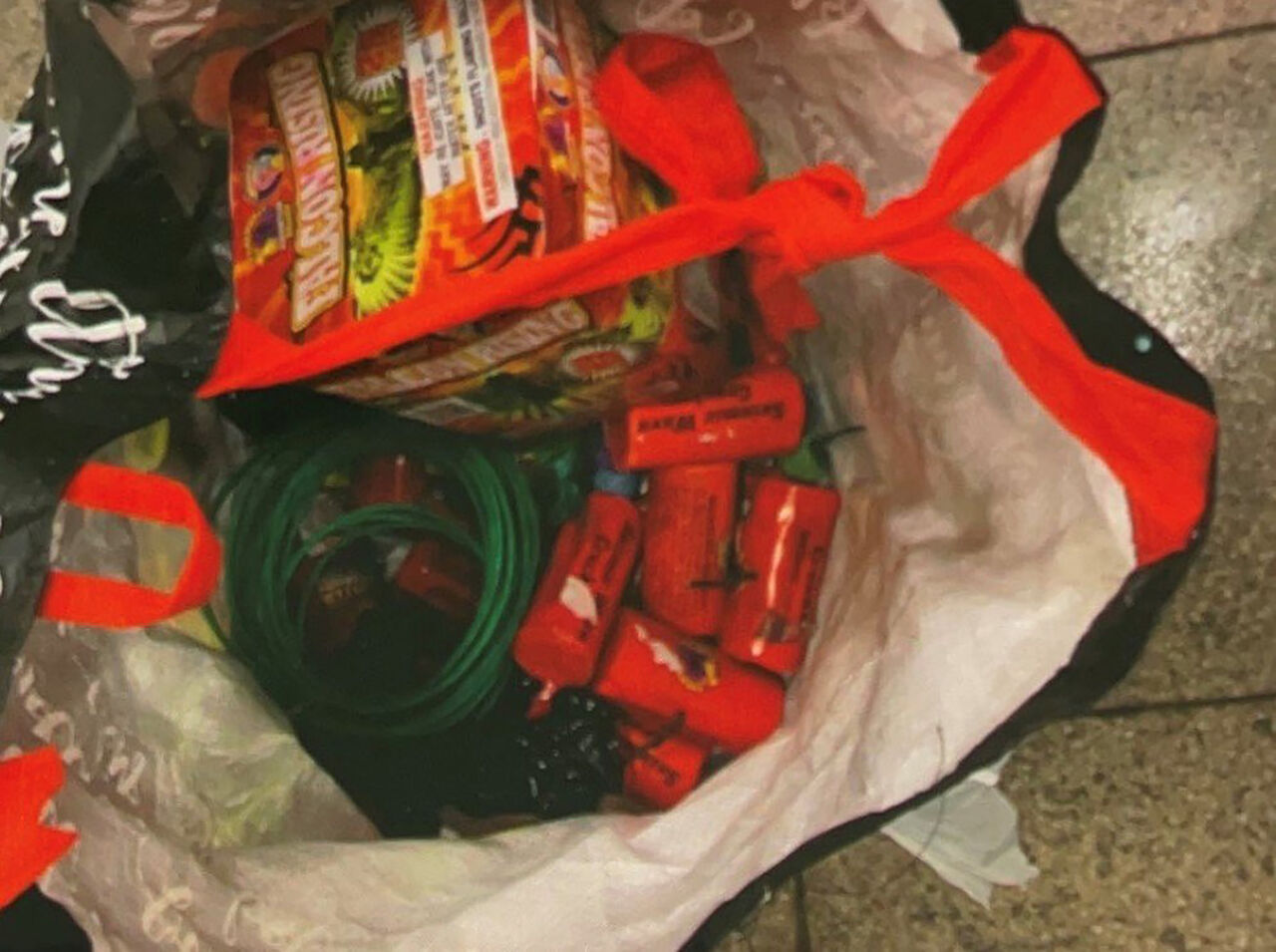 پنج کیلو گرم مواد منفجره در بروجرد کشف شد پنج کیلو گرم مواد منفجره در بروجرد کشف شد