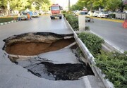فرونشست زمین باعث مسدود شدن یکی از خیابان‌های پرتردد  اصفهان شد
