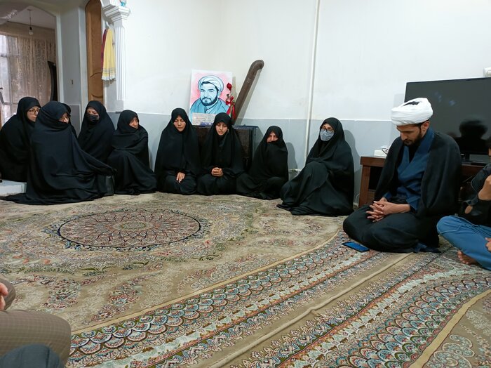 معاون پارلمانی رییسجمهور با خانواده یکی از شهدای حادثه تروریستی حرم رضوی دیدار کرد