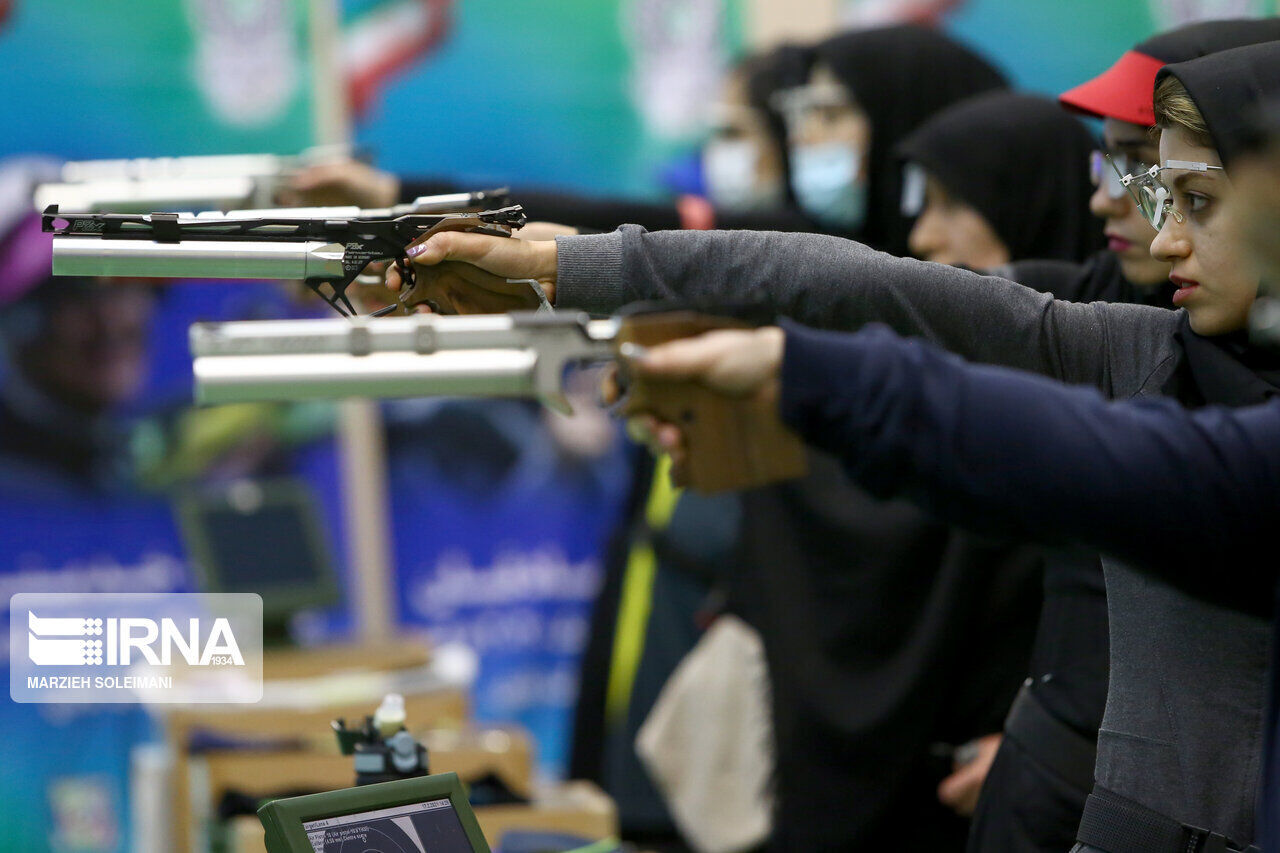 El equipo femenino iraní de tiro se proclama campeón en la Copa del Mundo 2022