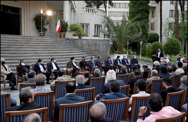 بازگشت اختیارات نمایش خانگی به وزارت ارشاد درخواست سینماگران از رئیس جمهور بود