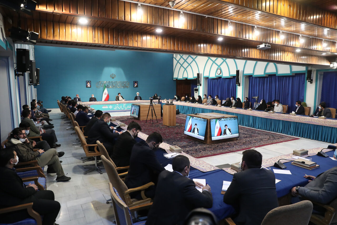 در دیدار دانشجویان با رئیسی چه گذشت؟/ 3 ساعت مطالبهگری بدون تعارف از خادم جمهور