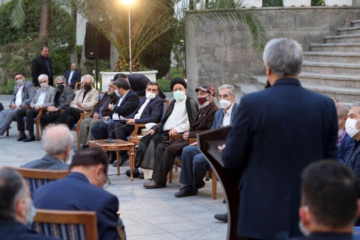 آشنا: دیدار رییسجمهور با هنرمندان به مشی مدیران عالیرتبه بدل شود 4