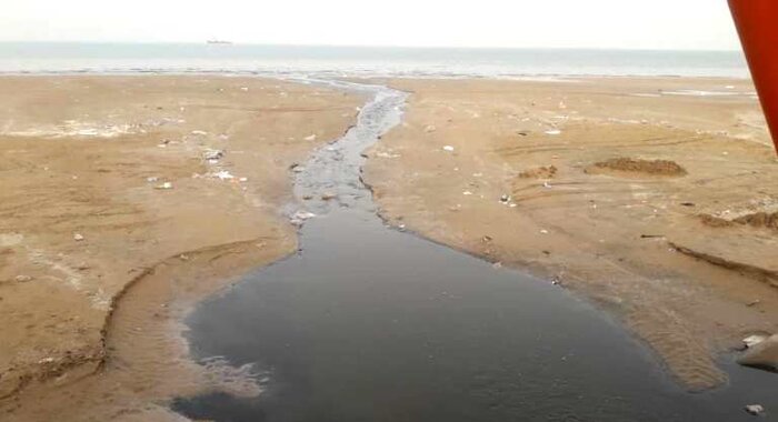 رهایی فاضلابهای شهری و خانگی معضل ساحل گردشگرپذیر گناوه