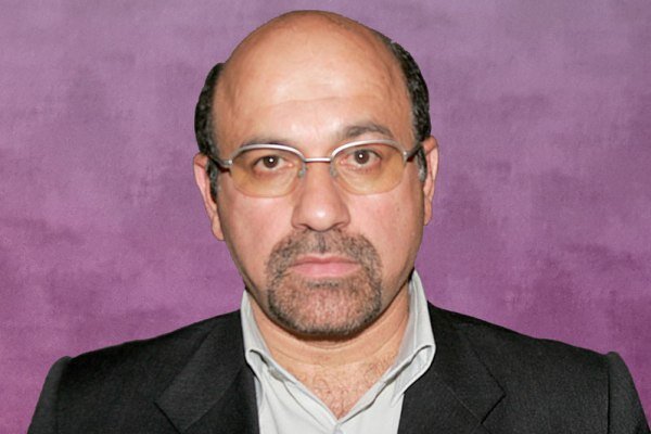 امیدوارم روزی کتاب رایگان در اختیار مردم قرار بگیرد/ لزوم تشکیل اتاق فکر بین ناشران و وزارت ارشاد