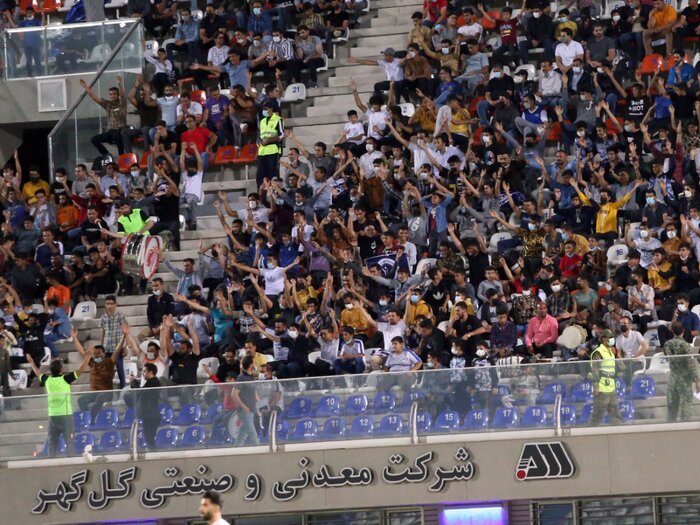 احضار روحِ فوتبال به کمک سایمون کریچلی؛ بازگشت موسیقی با طعم ساندویچ و بستنی