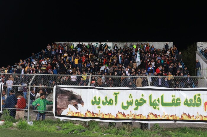 احضار روحِ فوتبال به کمک سایمون کریچلی؛ بازگشت موسیقی با طعم ساندویچ و بستنی