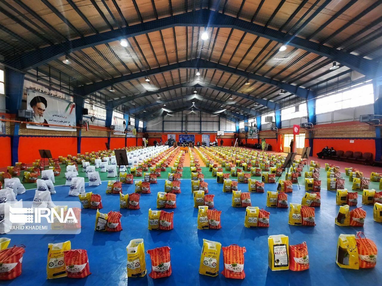 توزیع ۵ هزار و ۸۰۰ بسته معیشتی بین مددجویان کمیته امداد گنبدکاووس آغاز شد توزیع ۵ هزار و ۸۰۰ بسته معیشتی بین مددجویان کمیته امداد گنبدکاووس آغاز شد