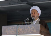 خطیب نماز عید فطر در شیراز: دولت برای ساختن اقتصادی قوی نیازمند کمک مردم است