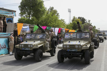 رژه ۲۹ فروردین گرامیداشت روز ارتش جمهوری اسلامی ایران در شیراز