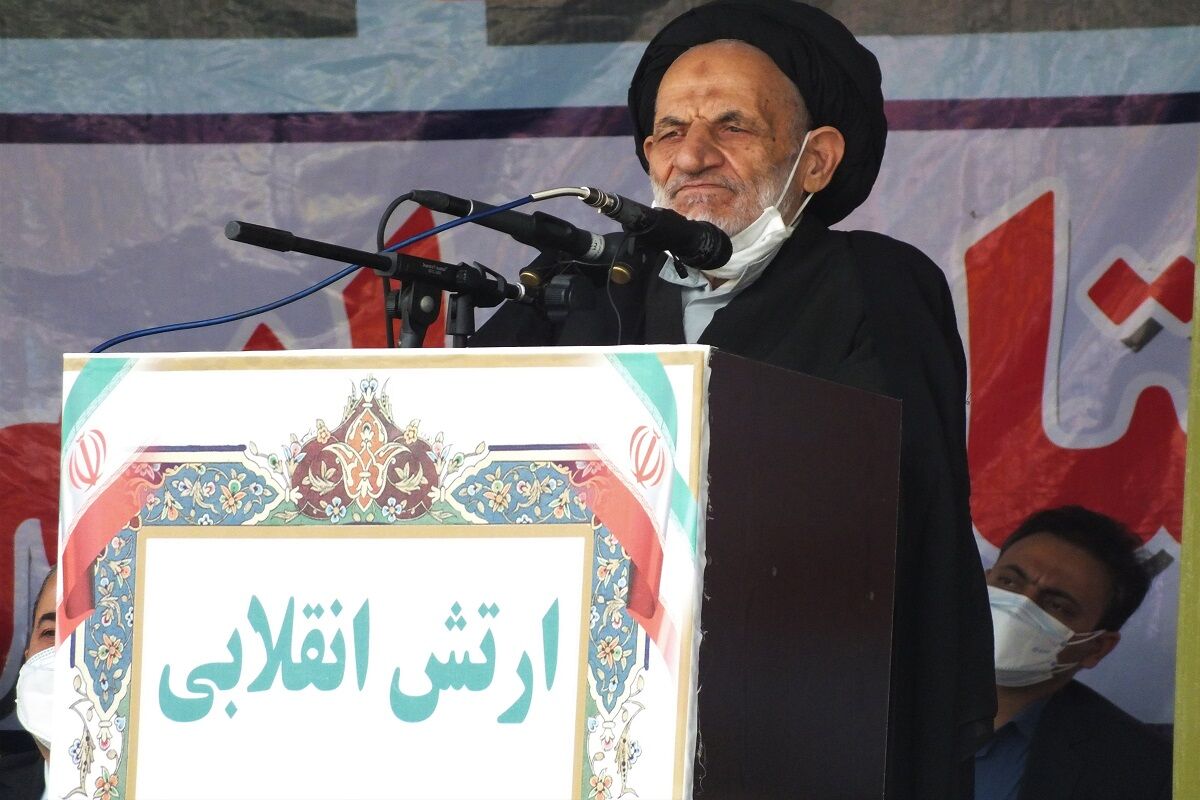 امام جمعه بیرجند: ایران امن مدال قدرت نیروهای مسلح است امام جمعه بیرجند: ایران امن مدال قدرت نیروهای مسلح است