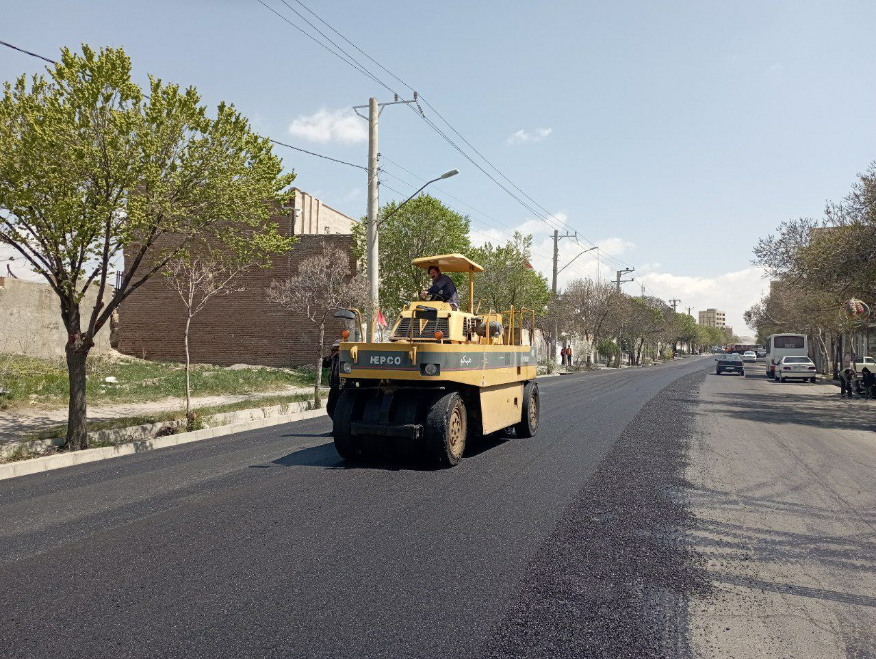 شهردار: شهروندان با مشارکت در هزینه آسفالت معابر در اولویت قرار میگیرند شهردار: شهروندان با مشارکت در هزینه آسفالت معابر در اولویت قرار میگیرند