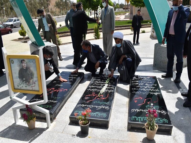 مزار شهید ارتش در رفسنجان غبارروبی شد مزار شهید ارتش در رفسنجان غبارروبی شد