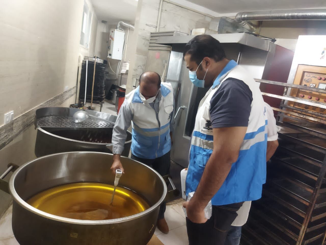 بیش از یک تن مواد غذایی فاسد در جهرم کشف شد بیش از یک تن مواد غذایی فاسد در جهرم کشف شد