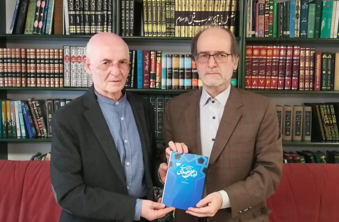 رئیس مجمع دانشمندان افغانستان: باید از انقلاب اسلامی ایران درس بگیریم