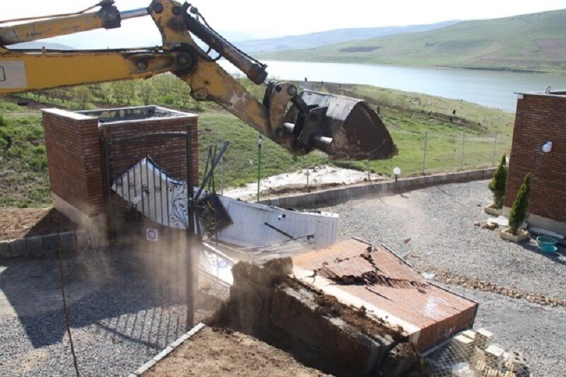 ساختوسازهای غیرمجاز در جهرم به دست قانون فرو ریخت ساختوسازهای غیرمجاز در جهرم به دست قانون فرو ریخت