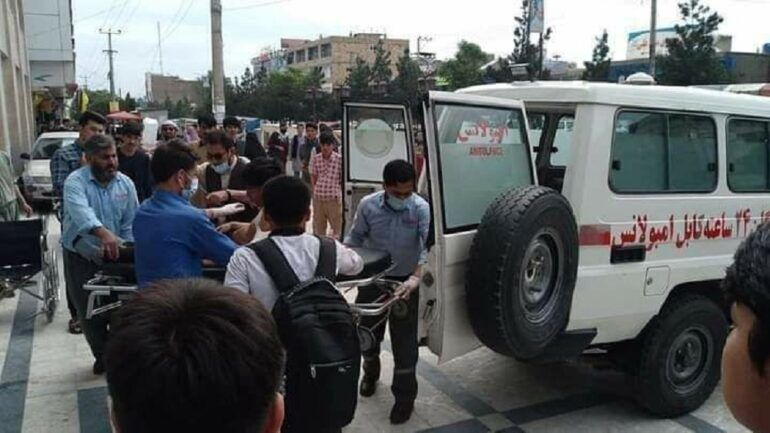 Afghanistan : au moins 27 élèves tués dans une double explosion à l’ouest de Kaboul (attention images choquantes)
