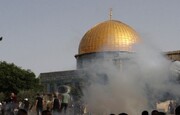 El régimen israelí lanza otro asalto contra la Mezquita Al-Aqsa